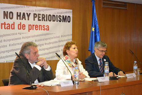 De iz. a dcha., Aurelio Martín, Elsa Gonzalez y Nemesio Rodríguez. Foto: FAPE